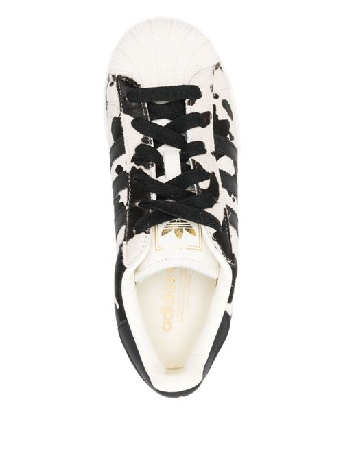 Sneaker di ADIDAS in cavallino caratterizzate da stampa animalier, punta a conchiglia, allacciatura a stringhe e logo sulla linguetta. ADIDAS | JP8164SUPERSTARIIWCBLACK