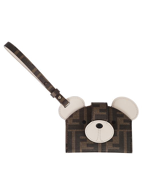 Portacarte in pelle marrone di FENDI caratterizzato dal design a testa d'orso dotato di comparto interno e chiusura con ponte e bottone a pressione nascosto. FENDI | 8M0528AYIYF1TWY