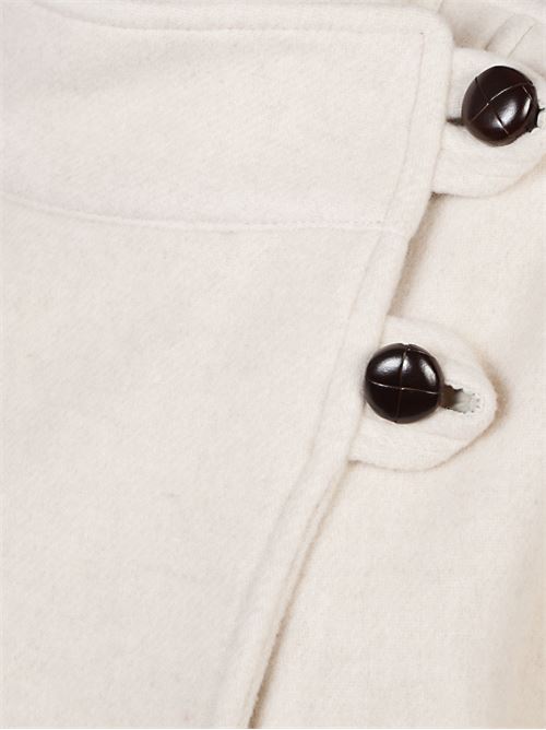Cappotto corto beige di MARANT caratterizzato da collo alto, linguetta abbottonata, chiusura asimmetrica con bottoni alamaro e tasche laterali. MARANT | 25AMA0267FBB1D03I23EC